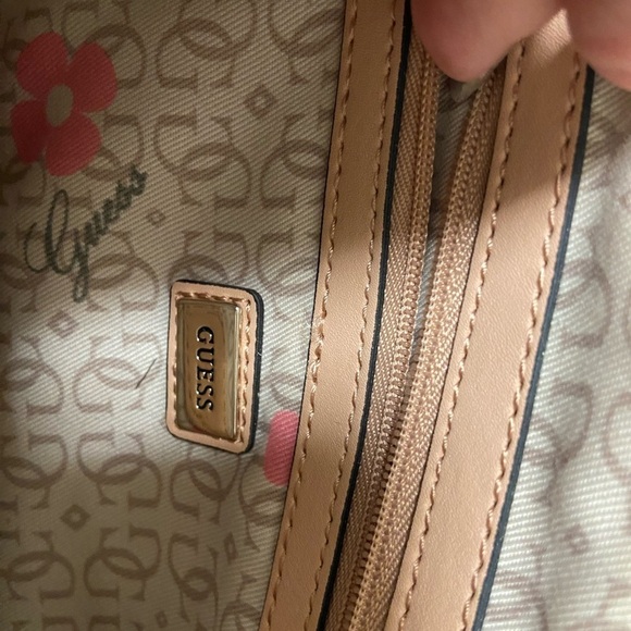 Guess purse cream w black flowers useful but well loved $49 - Picture 12 of 13